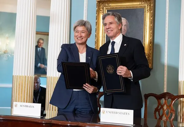 krasivye pozdravleniya krestnomu v stihah