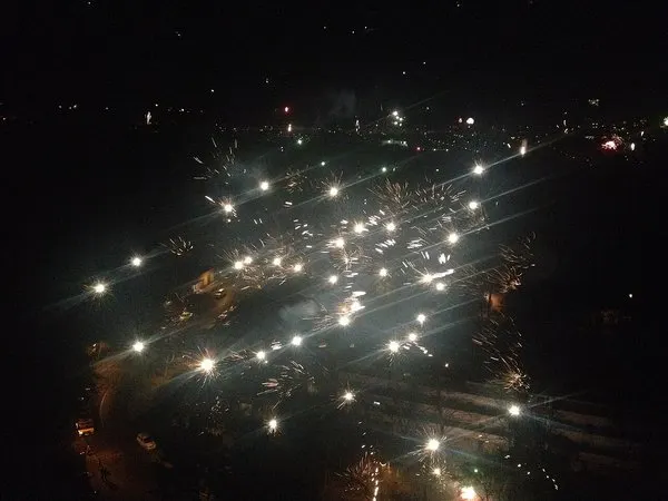 prikolnye korotkie pozdravleniya kume